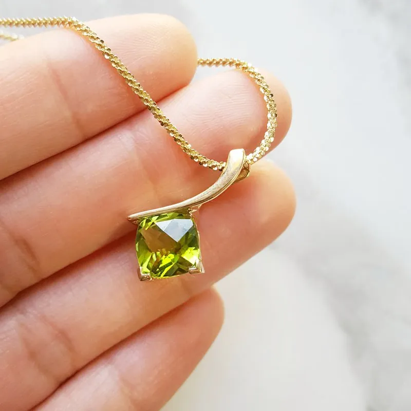 Arizona Peridot Gold Jewelry Sleek Cushion Cut Peridot Pendant