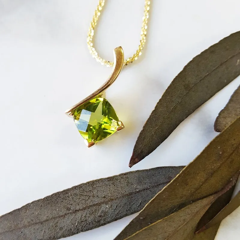 Arizona Peridot Gold Jewelry Sleek Cushion Cut Peridot Pendant