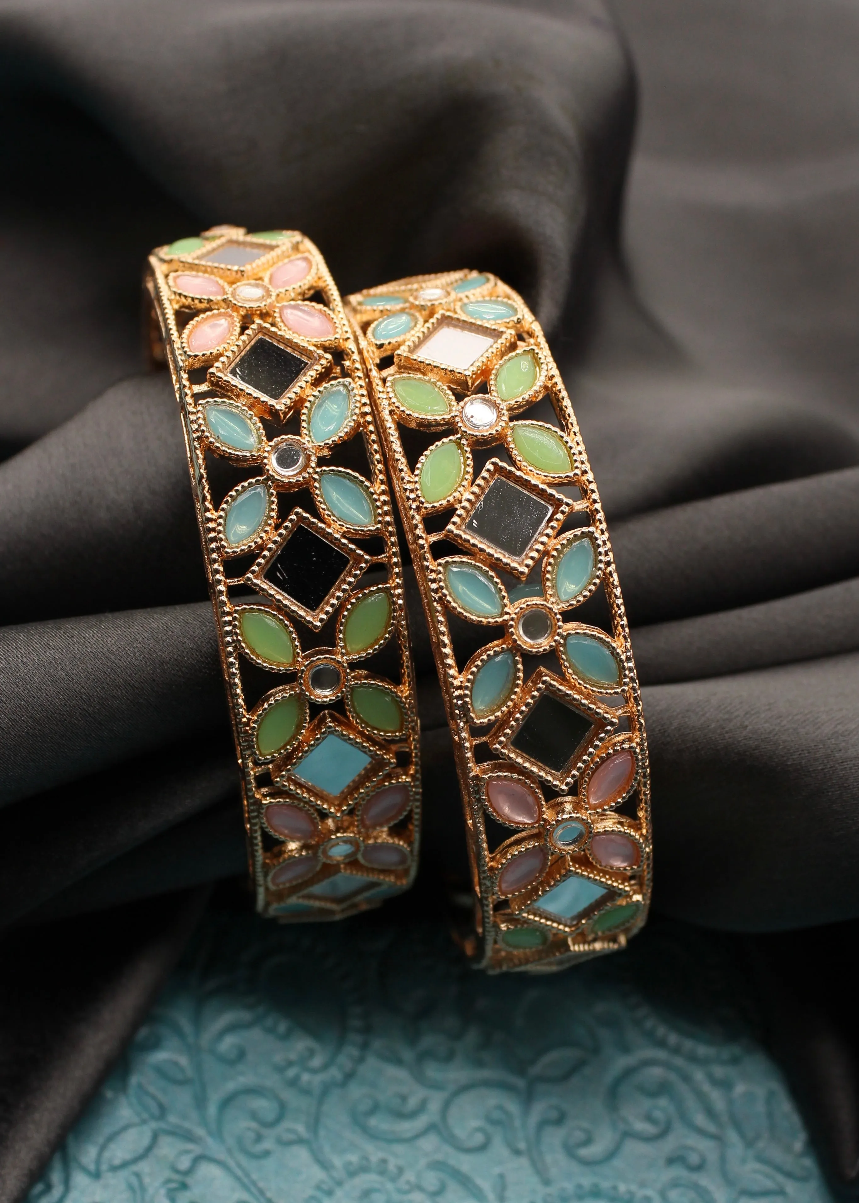 DAINTY FLORET ANTIQUE BANGLES