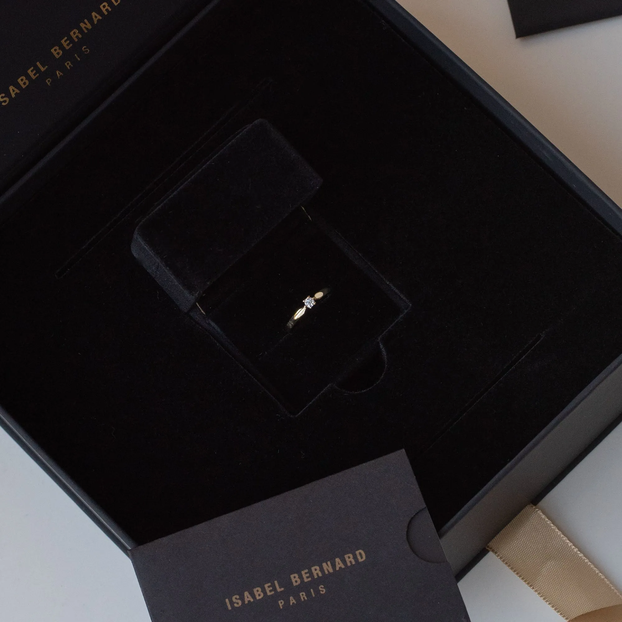 De la Paix Celesse 14 karat gold ring with diamond 0.07 carat