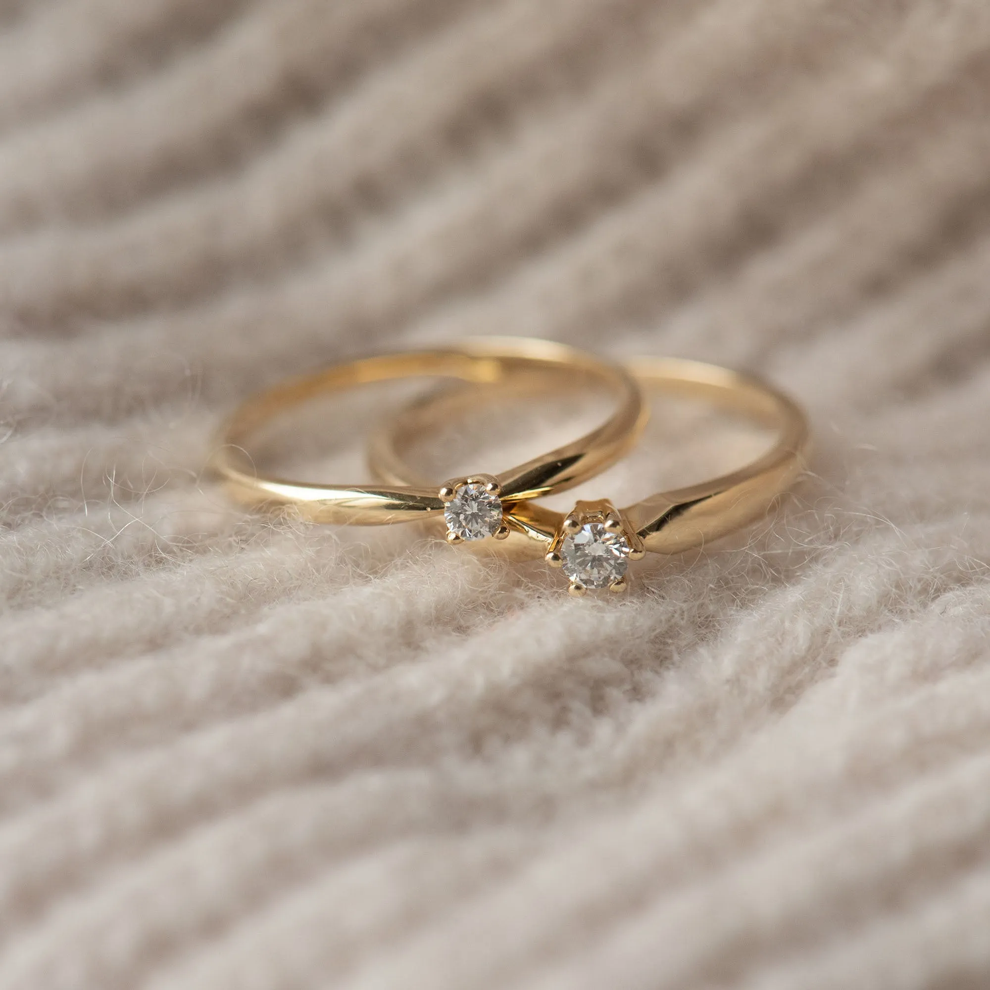 De la Paix Celesse 14 karat gold ring with diamond 0.07 carat