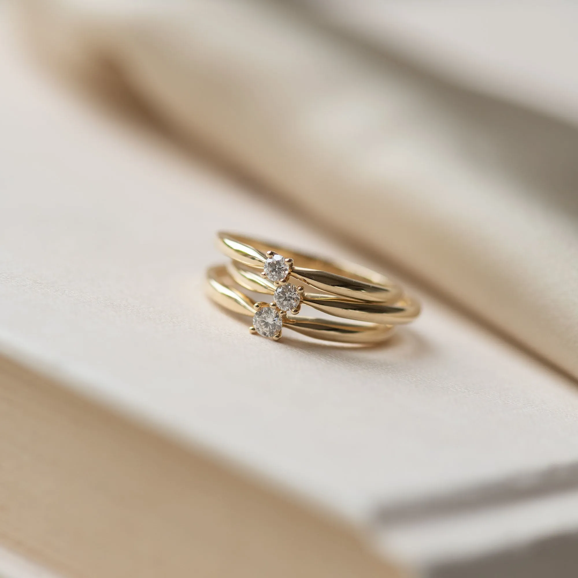 De la Paix Celesse 14 karat gold ring with diamond 0.07 carat