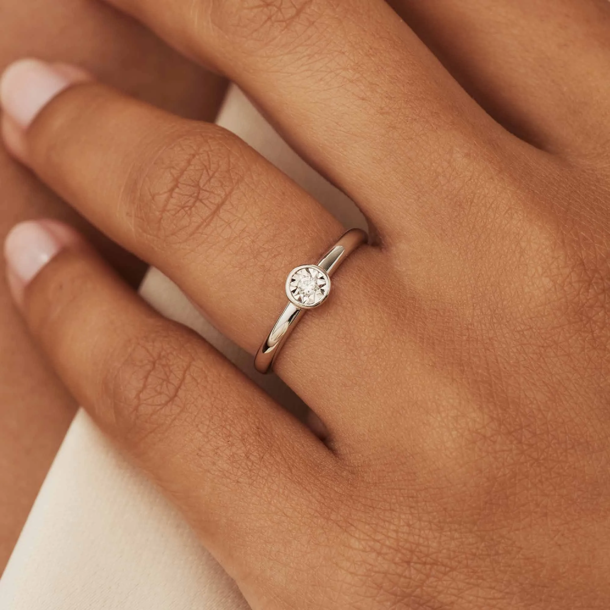 De la Paix Inaya 14 karat white gold ring with diamond 0.03 carat