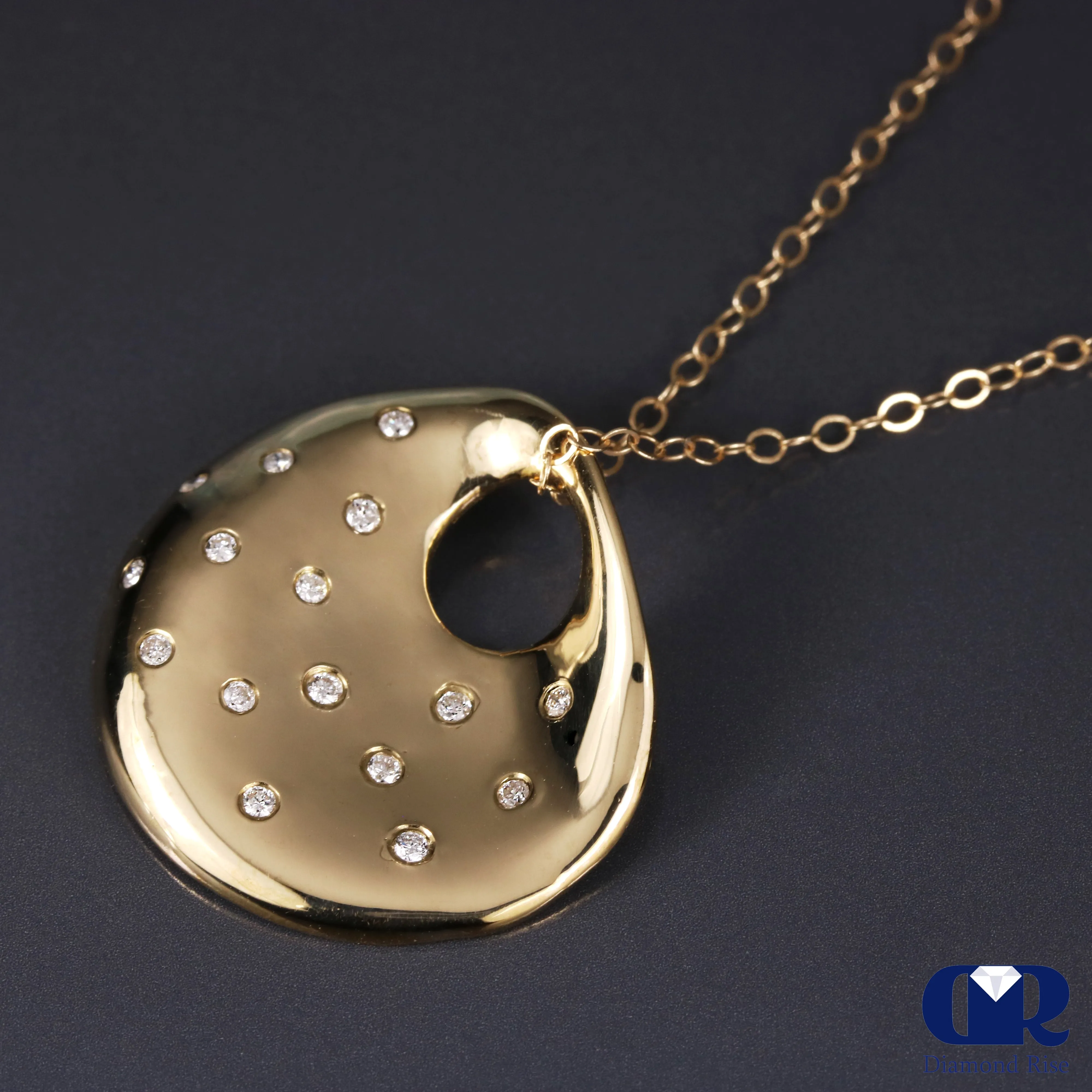 Diamond Crooked Circular Shaped Pendant Necklace 14K Gold