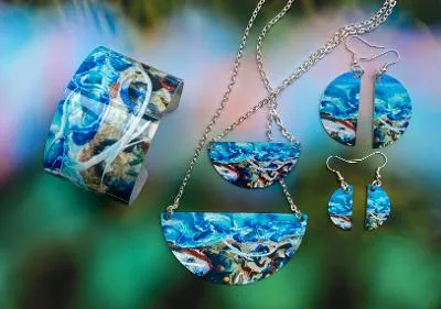 Jane Glue "Shorelines" Small Necklet