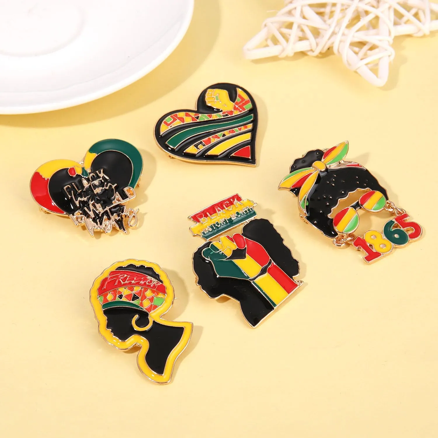 Mardi Gras Brooches for Women 5 Pcs Glitter Mask Fleur-De-Lis Mask Skull Jester Feather Hat MARDI GRAS Crown Brooch Pins Bulk Festival Carnival Parade Party Brooches Accessories Gift for Mardi Gras Holiday Costume Decoration