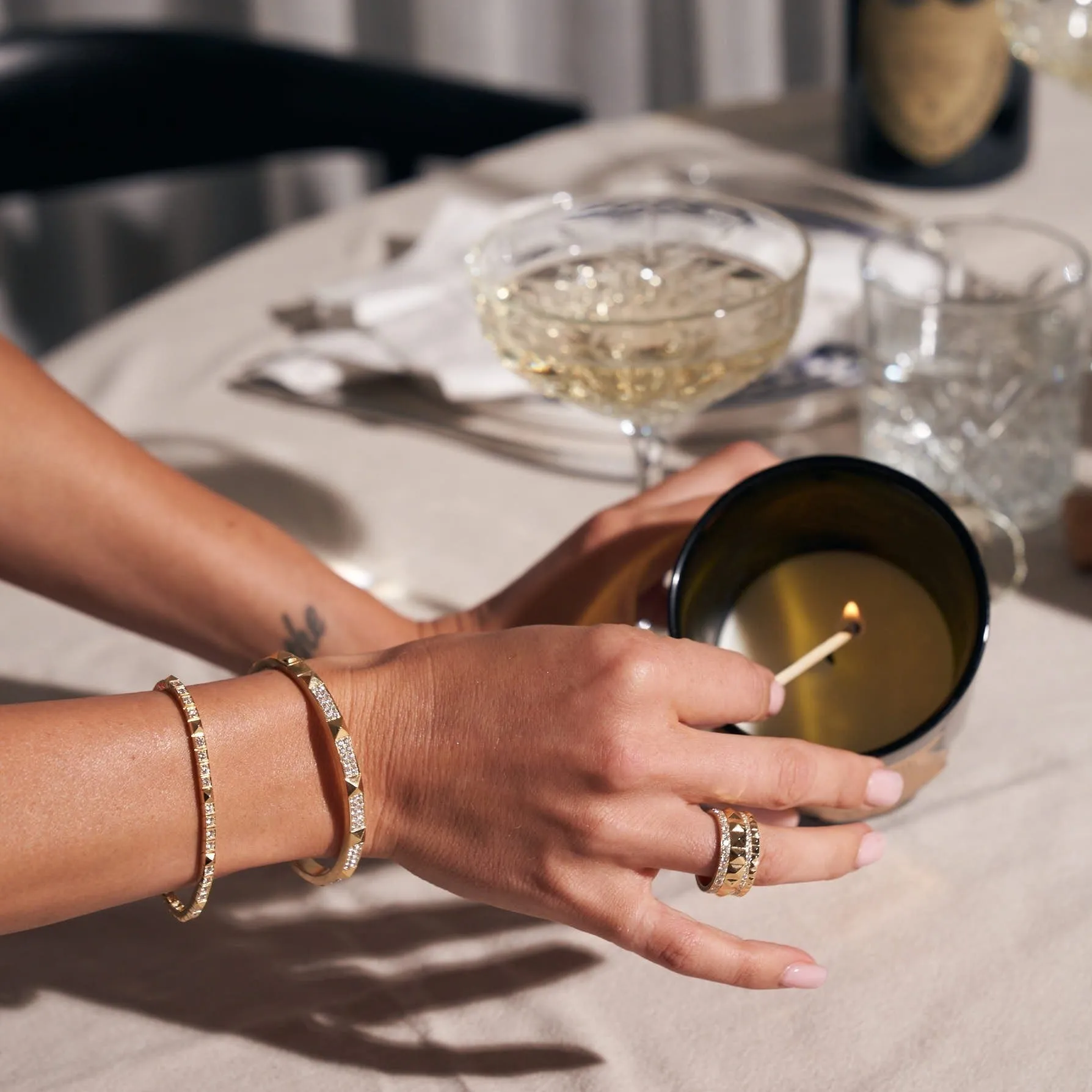 R.08® Une Bangle | 18K Yellow Gold