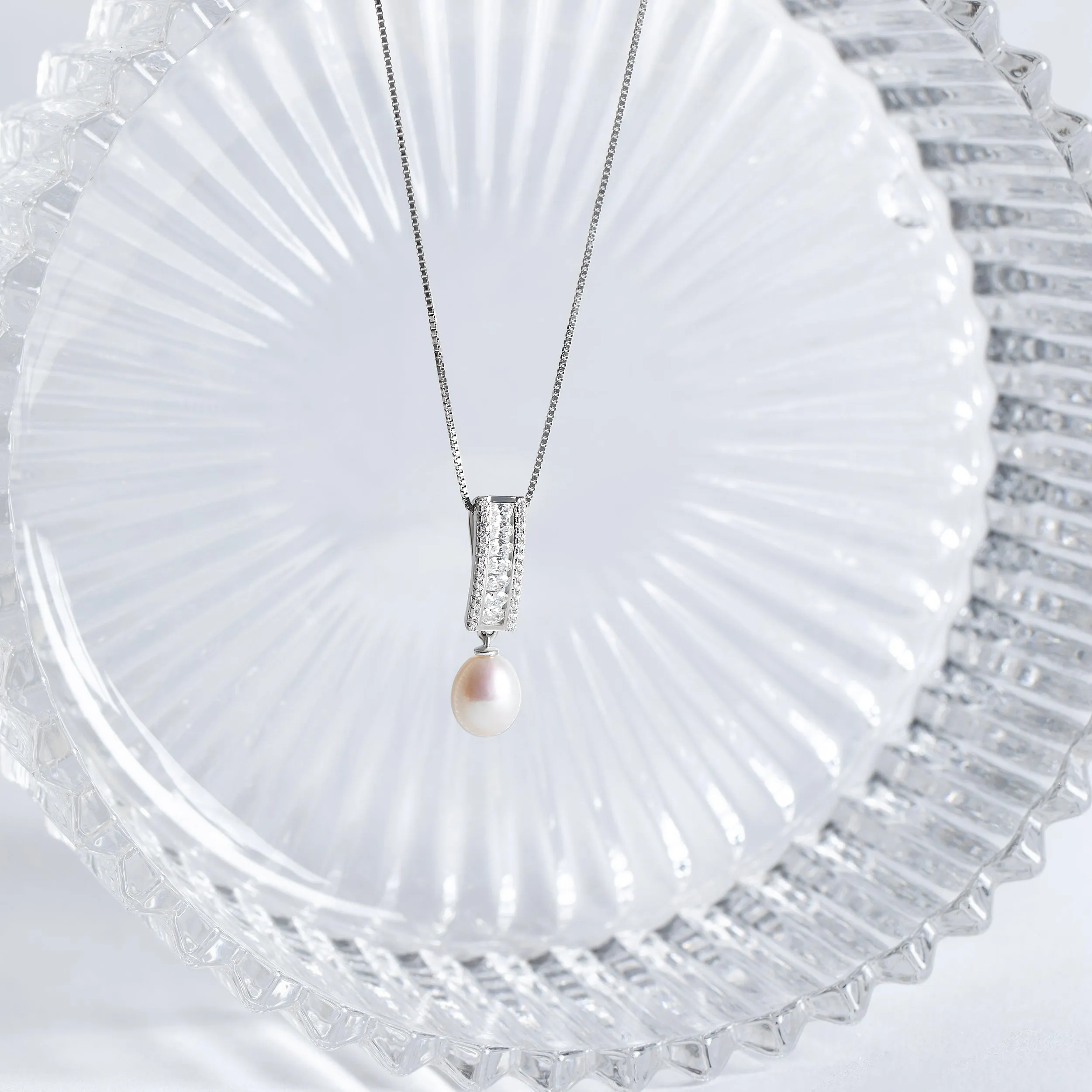Sophisticated Diamond & Pearl Pendant | SKU : 0003115374